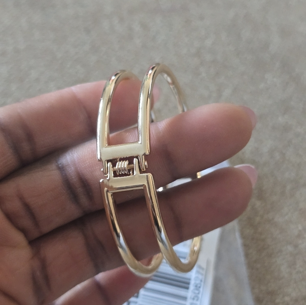 Macy's Elegant Gold Ring Bracelet Women New